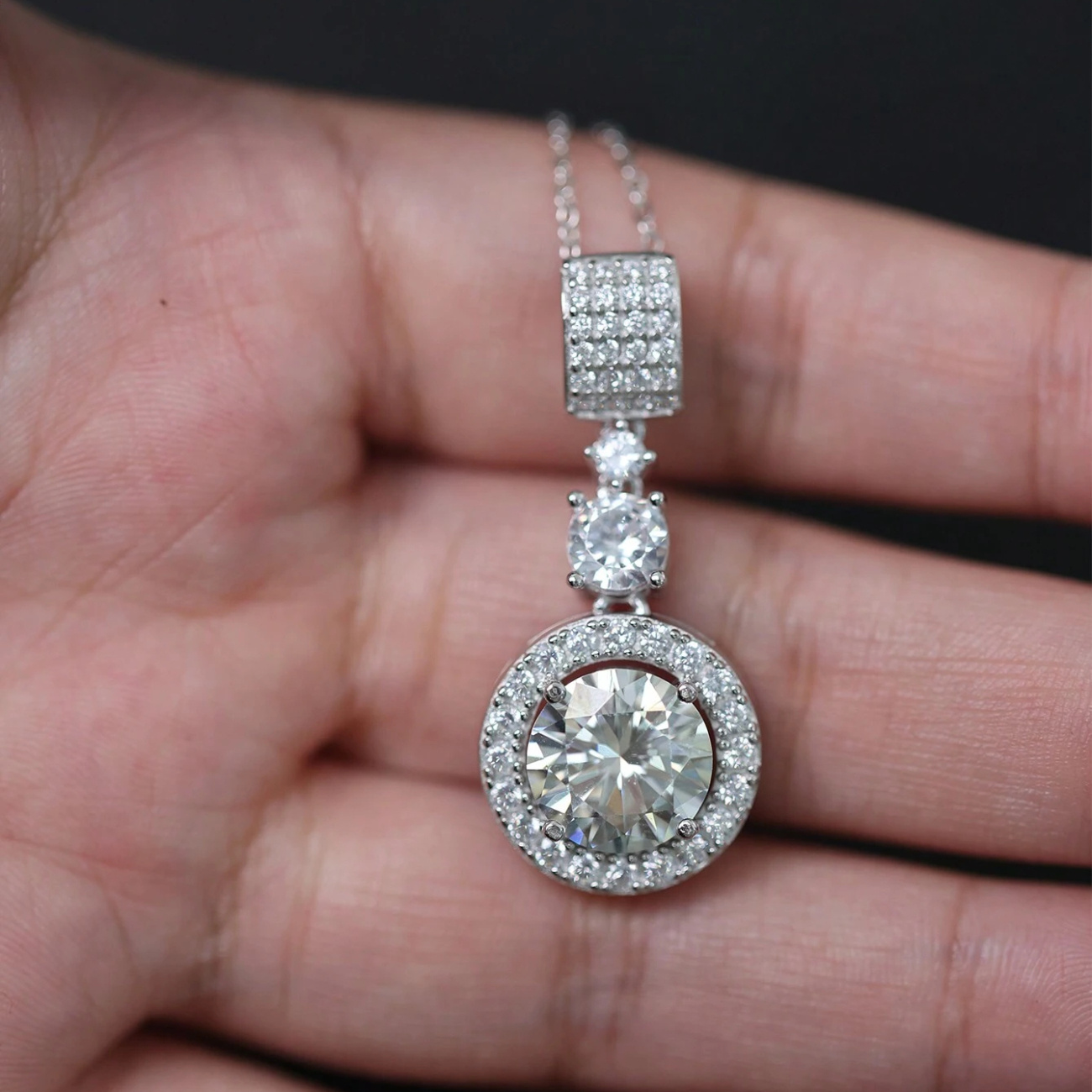 Women's 925 Silver Luxury Round Synthetic Moissanite Pendant Necklace